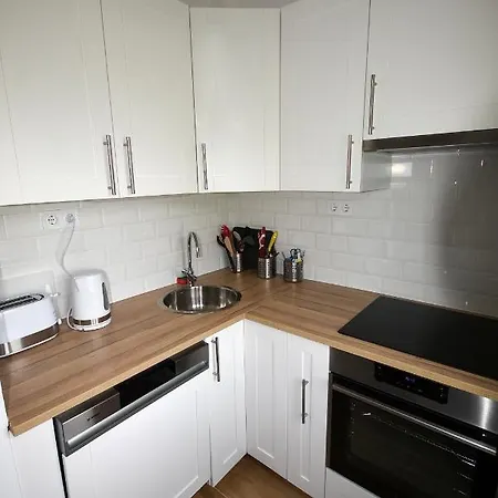 Happy 70 Apartment *